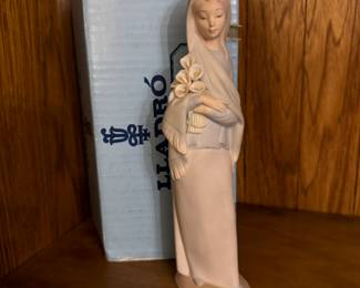 Lladros Girl with Calla Lilies. Photo 1 of 2.