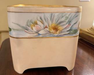 Porcelain Cachepot. Photo 1 of 2.