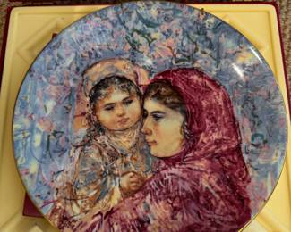 Edna Hibel "Lucia & Child" Collector Plate. Photo 1 of 2.