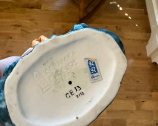 Vintage Porcelain Virgin Mary Bust. Photo 2 of 2.