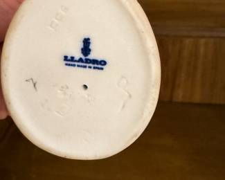 Lladros Girl with Calla Lilies. Photo 2 of 2.