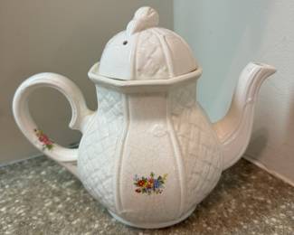 Porcelain Tea Pot. Photo 1 of 2.