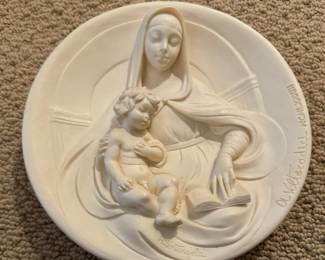 Royal Windsor "Madonna Saggia" Porcelain Plate. Photo 1 of 2.