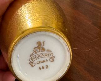 Pair of Small Pickard 24K Gold Rose & Daisy Bud Vases. Photo 2 of 2.