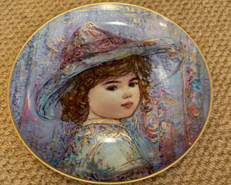 Edna Hibel "Kaylin Collector" Plate. Photo 1 of 2.
