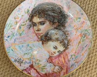 Edna Hibel "Marilyn & Child" Collector Plate. Photo 1 of 2.