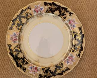 Set of 12 Noritake "Morimura" 24K Gold Accent Hand-Painted Dinner Plates. Photo 1 of 2.