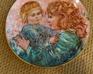 Edna Hibel "Kathleen & Child" Collector Plate. Photo 1 of 2.