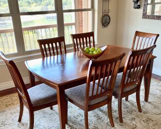 Excellent wood Dining set, does have at least one leaf. VERY WELL PRICED! JUST IN TIME FOR THE THANKSGIVING AND CHRISTMAS HOLIDAYS