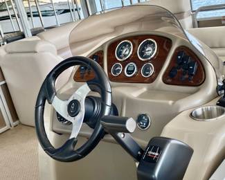 It also has a Lawrence Depth finder that has been stored off the boat, and is in excellent working and clean condition.