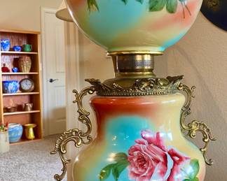 FANTASTIC! HUGE describes this Amazing antique Victorian Gone with the wind Banquet Parlor Oil Lamp. It IS in amazing condition and the photos reflect that.