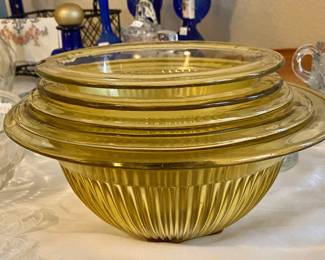 VIntage EXCELLENT Pyrex bowls