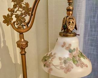 Shade and lamp is Excellent throughout.