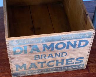 Very Nice DOVETAILED Wood Diamond Brand Matches Wood Crate/Box.