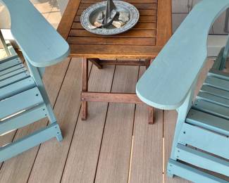 Great wood indoor/outdoor wood Occasional dark wood table.
