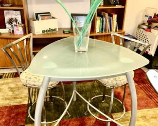 High top bistro table with 2 chairs 