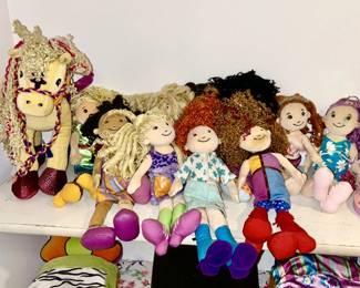Groovy dolls and horse