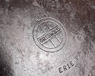 GRISWOLD CAST IRON SKILLET NO.8