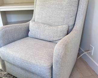 Easy reading 📚 chair in neutral color