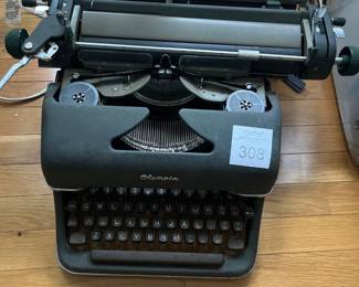 Olympia SG1 Standard Vintage Typwriter