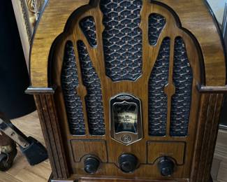 GE Reproduction Model No. 7 -4100JA Cathedral AM/FM Radio Wood