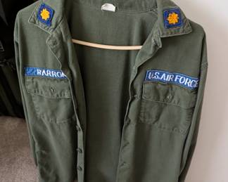 Who doesn't love a man in uniform!!! This an authentic  U.S AIR FORCE long sleeve shirt! 