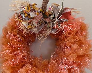 Pumpkin wreath. Makes me think of pumpkin pie!