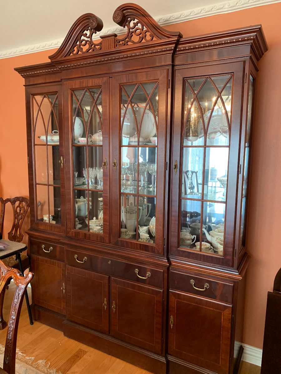 Ethan Allen china hutch