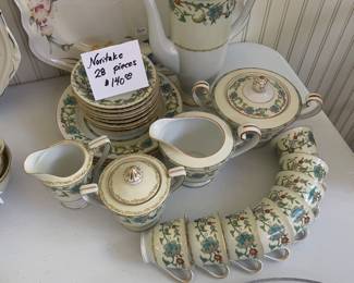 Another gorgeous set of Noritake
