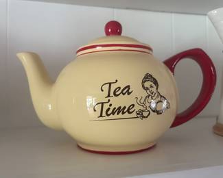 COLLECTION OF TEAPOTS