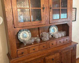 BROYHILL 'ATTIC HEIRLOOMS' CHINA CABINET