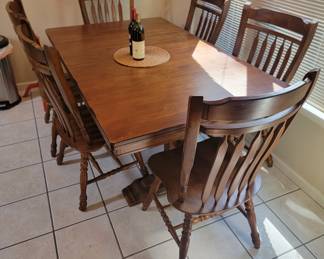 Dining table with 6 Chairs
