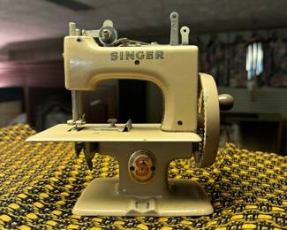 Children's sewing machine Singer