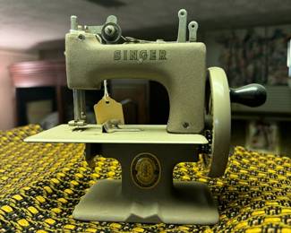 Children's sewing machine Singer