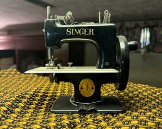 Children's sewing machine Singer