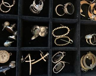 jewelry, including Kendra Scott