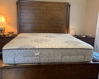 absolutely gorgeous king size bed and adjustable mattress