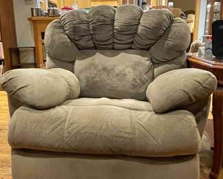 Really comfortable recliner!
