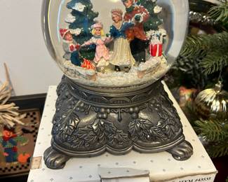 Snow globe plus other holiday decor