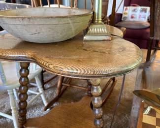 Spindle leg wood parlor table