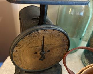 Antique table scale