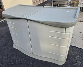 Rubbermaid storage