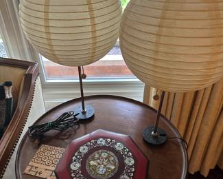 Round drop table, lacquer box, table lamps.