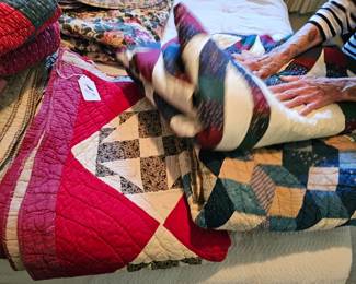antique linen, hand made linen, hand made quilts 