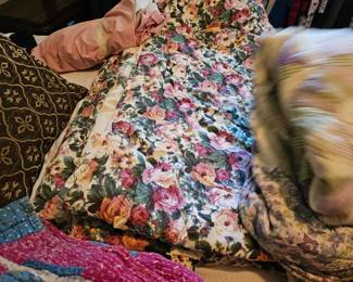 antique linen, hand made linen, hand made quilts 
