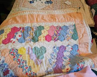 antique linen, hand made linen, hand made quilts 