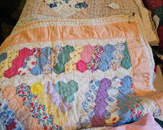 antique linen, hand made linen, hand made quilts 