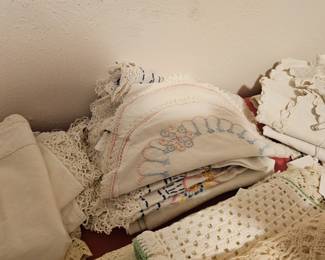 antique linen, hand made linen, hand made quilts 