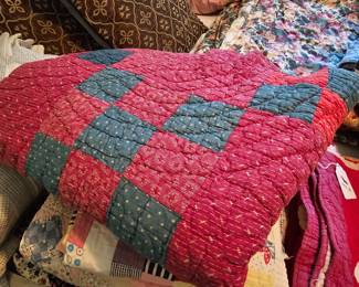 antique linen, hand made linen, hand made quilts 