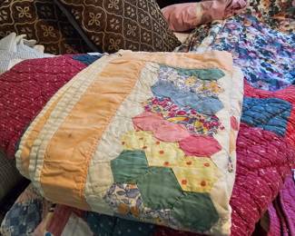 antique linen, hand made linen, hand made quilts 